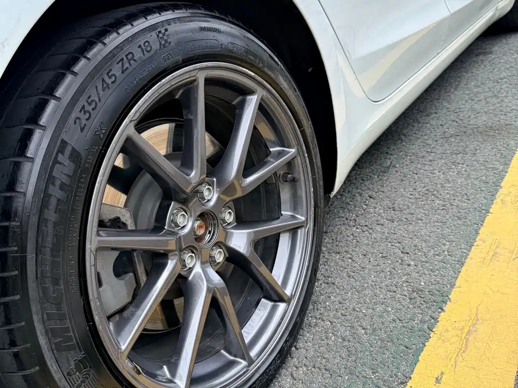 Tesla Model 3 — миниатюра 10