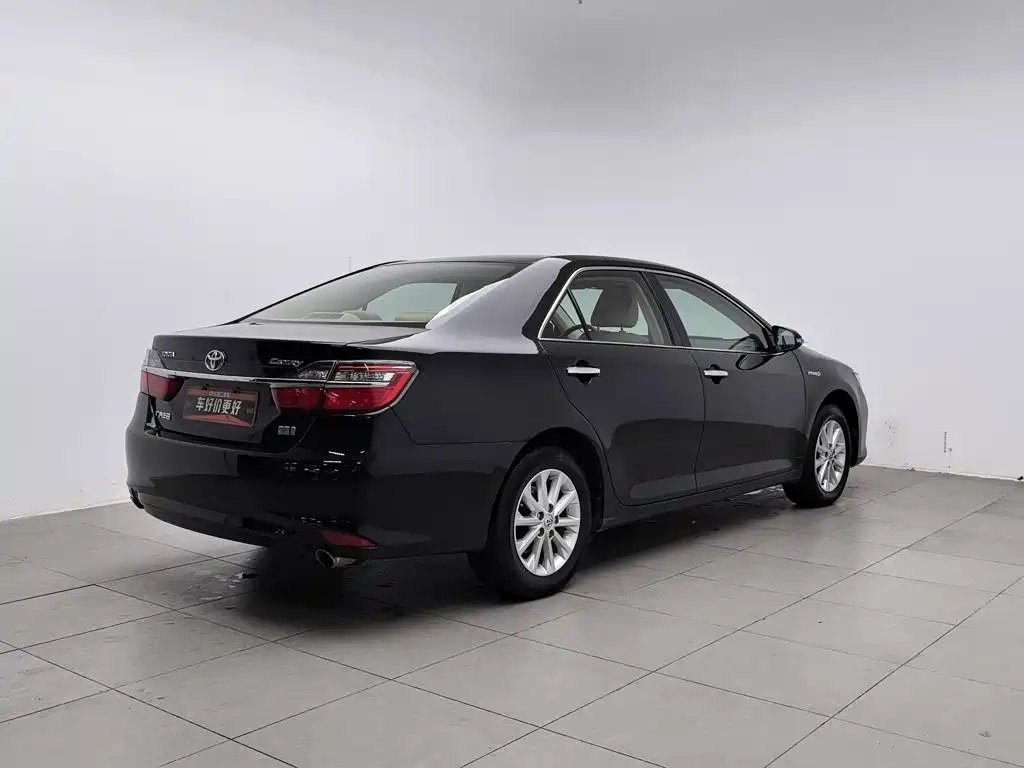 Toyota Camry — миниатюра 2