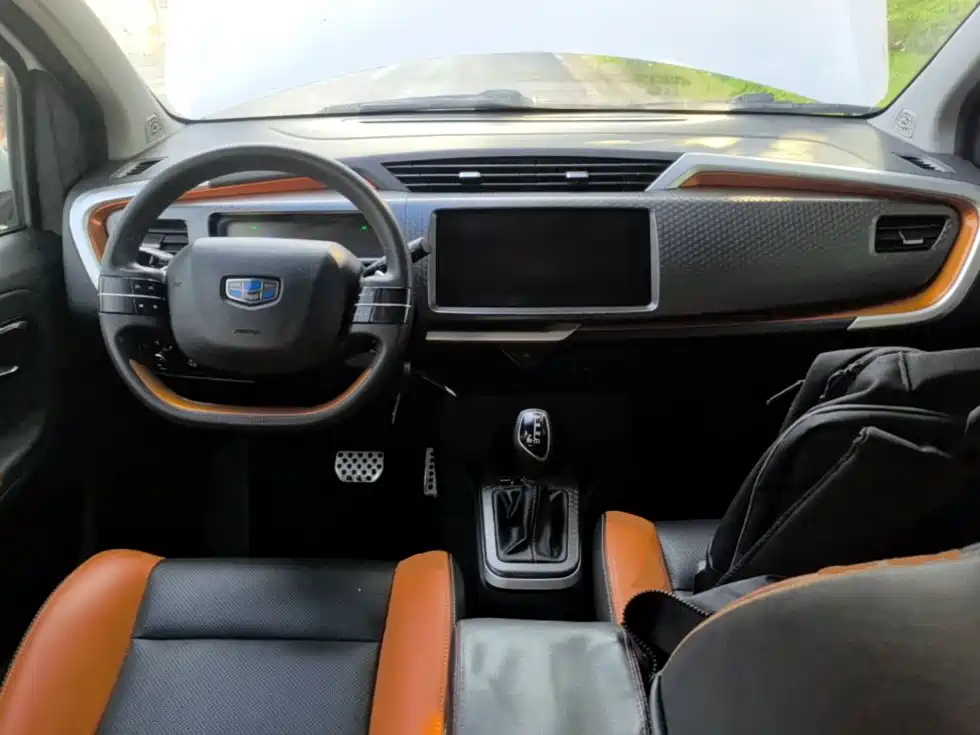 Geely Vision X1 — миниатюра 10
