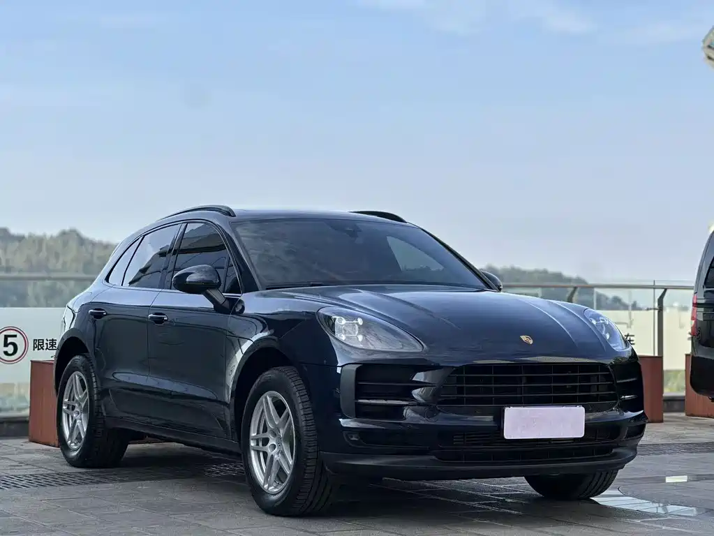 Porsche Macan — миниатюра 3