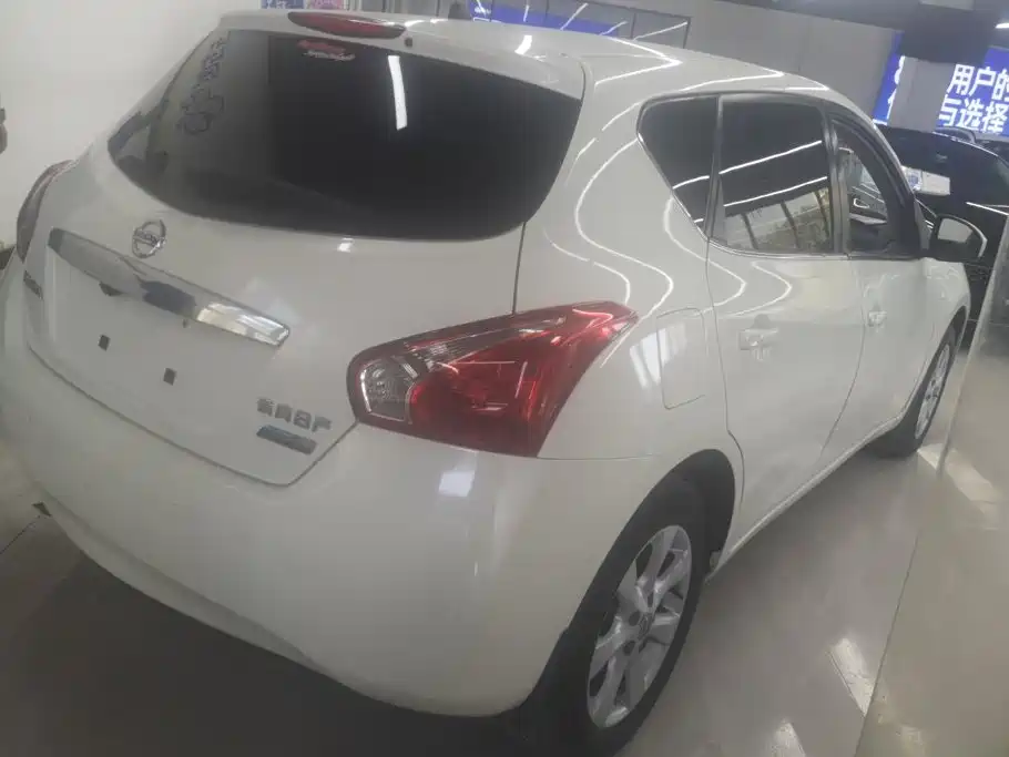 Nissan Tiida 2011 1.6L CVT Comfort