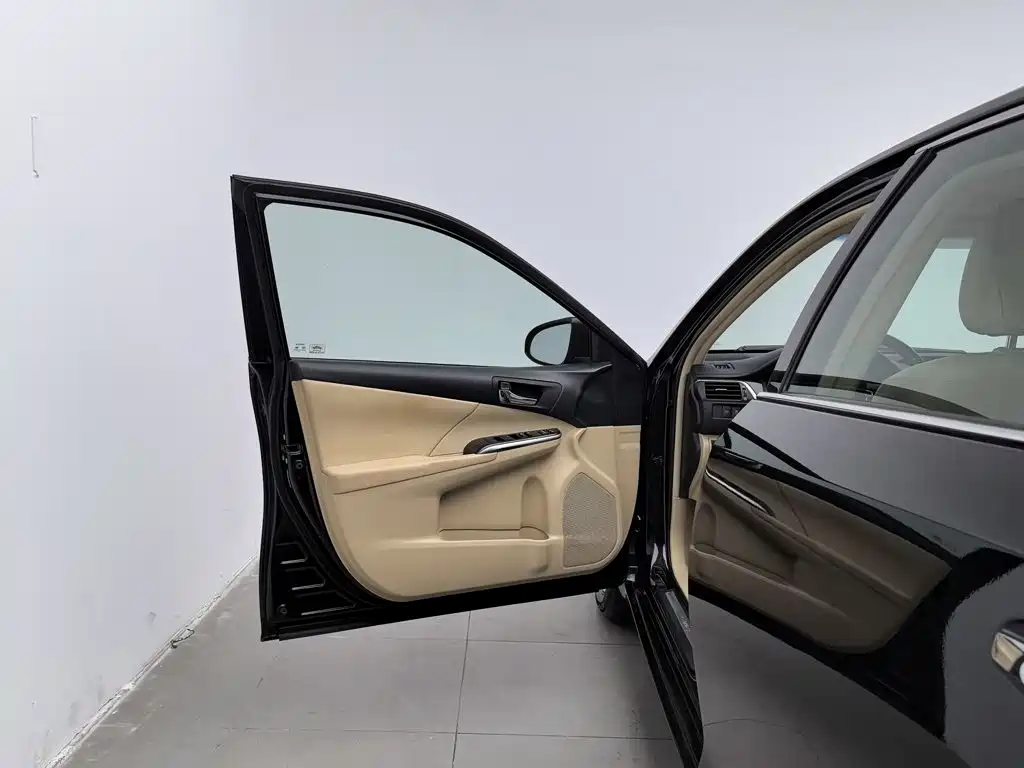 Toyota Camry — миниатюра 8