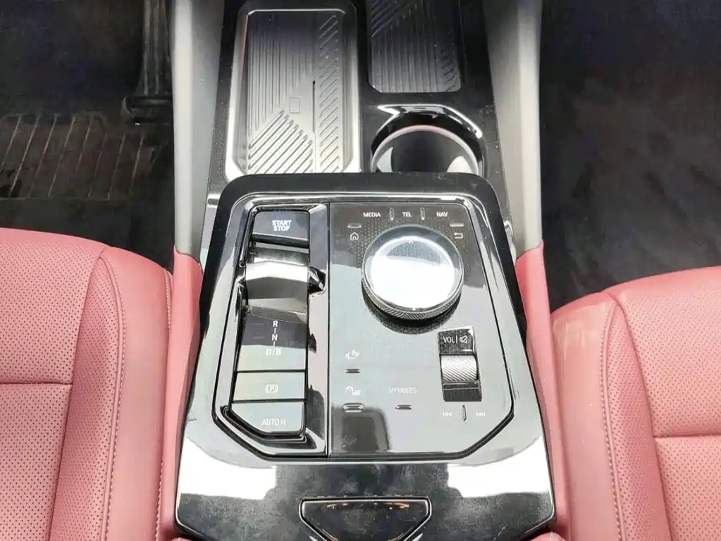 BMW i5 — миниатюра 9