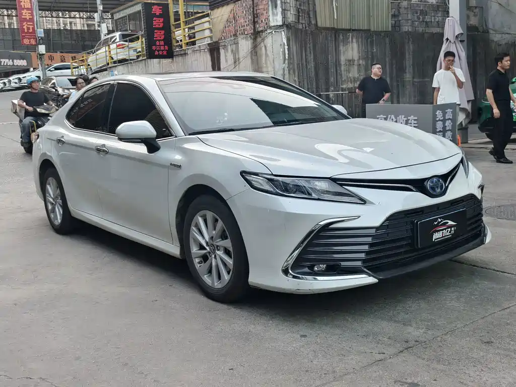 Toyota Camry — миниатюра 3