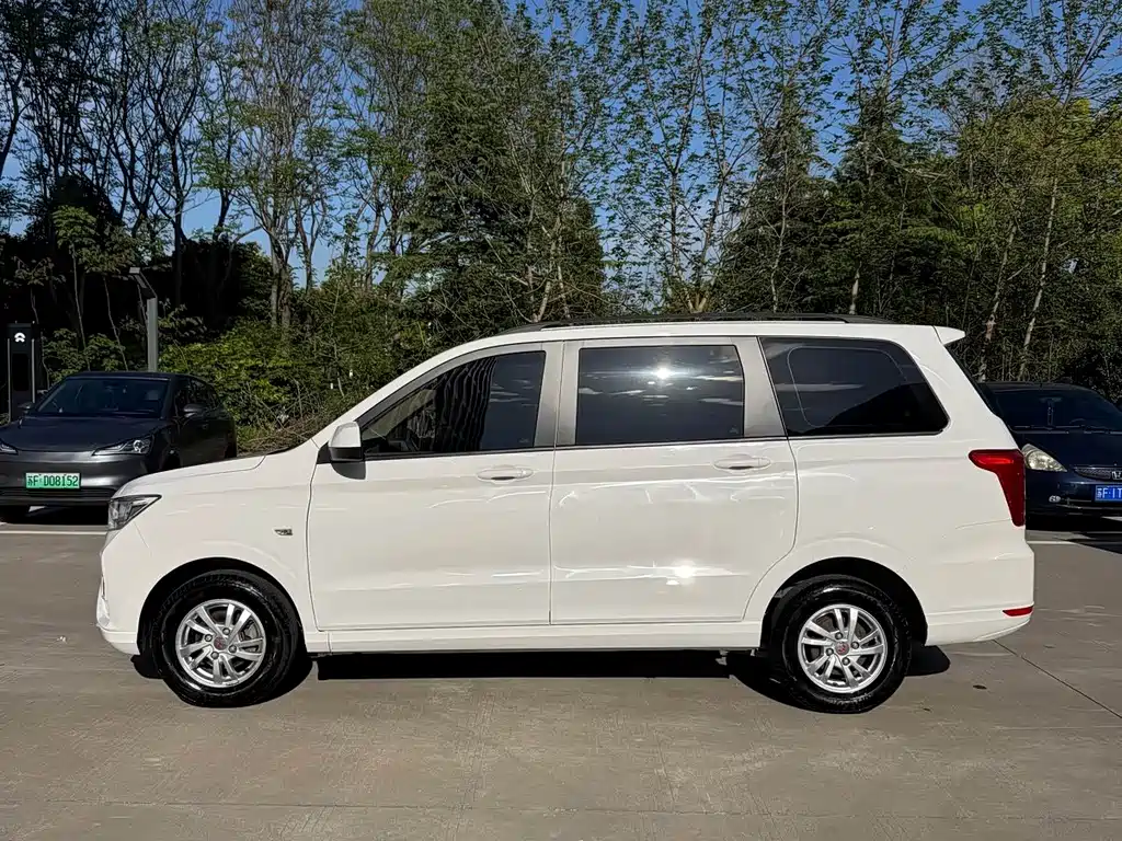 Wuling Hongguang — миниатюра 3