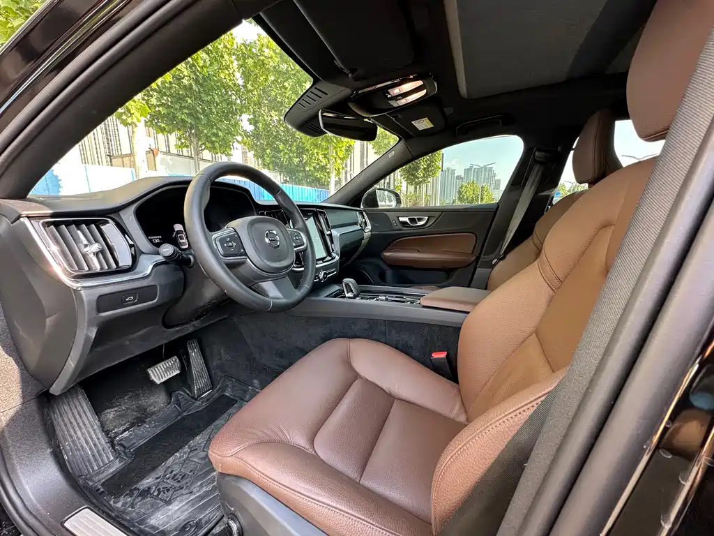 Volvo S60 2025 B4 Luxury