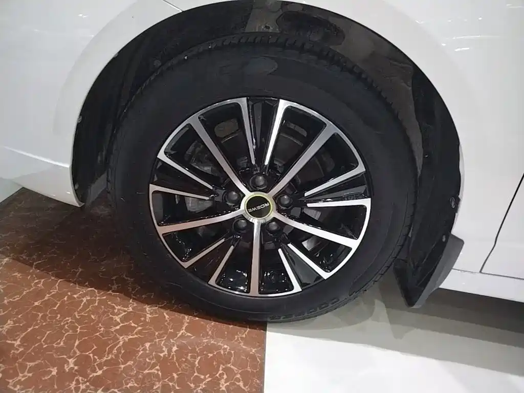 Roewe i5 — миниатюра 23