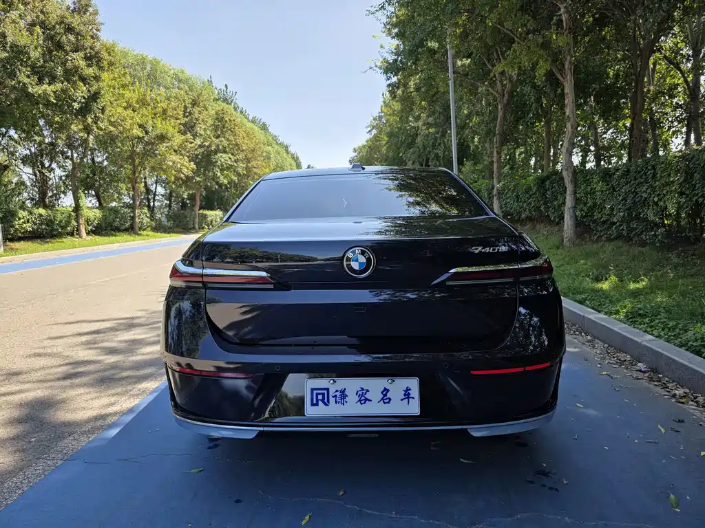 BMW 7 Series — миниатюра 8