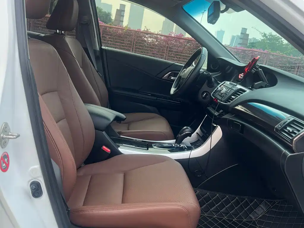 Honda Accord — миниатюра 12