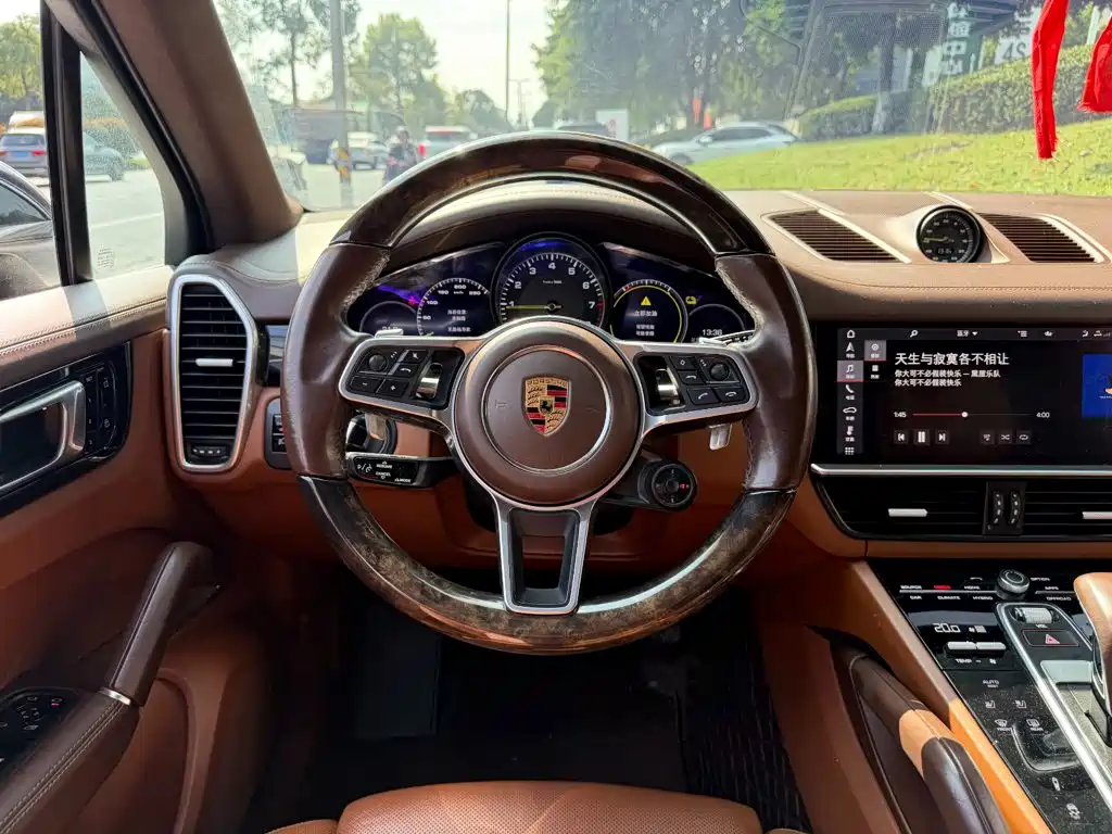 Porsche Cayenne Hybrid — миниатюра 14