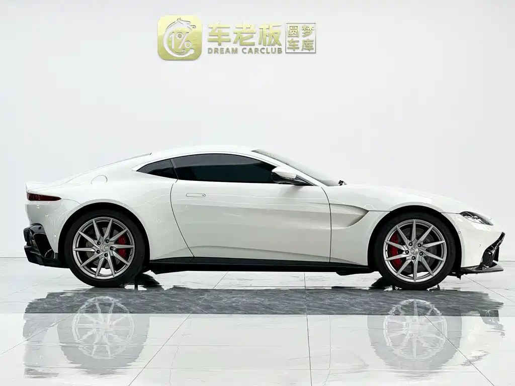 Aston Martin V8 Vantage — миниатюра 7