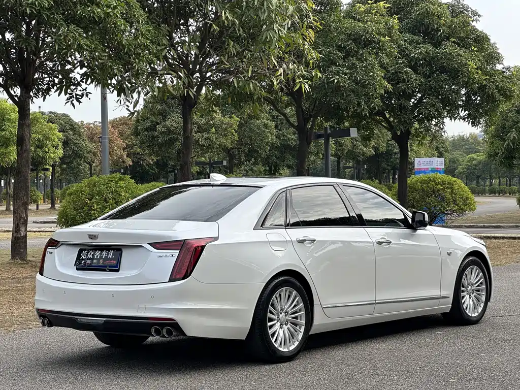 CADILLAC CT6