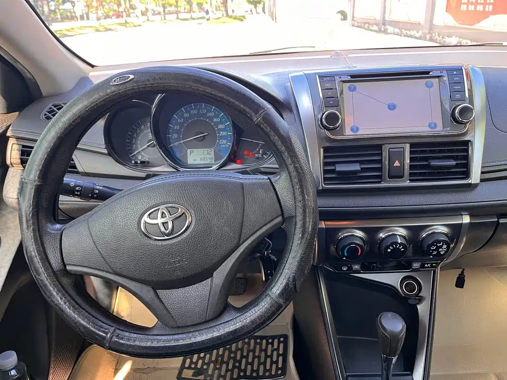 Toyota Yaris L — миниатюра 8