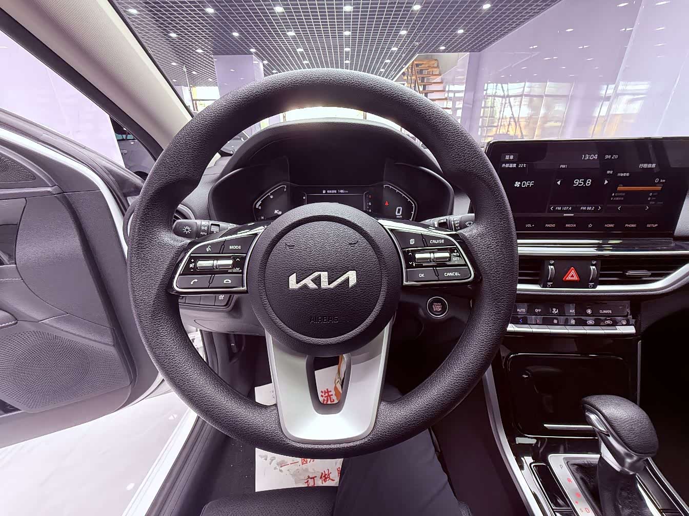 Kia K3 1.5 л 2022 г. Белый, пробег 36000 км