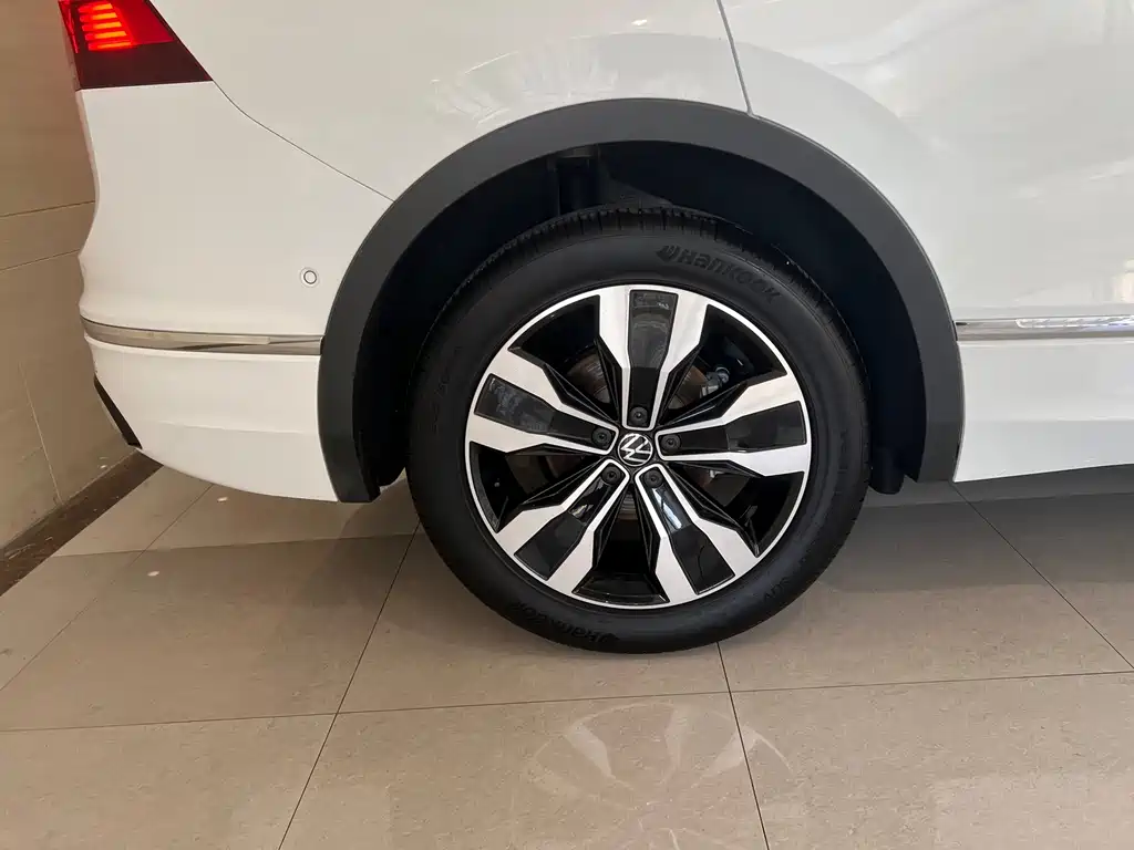 Volkswagen Tiguan L — миниатюра 19