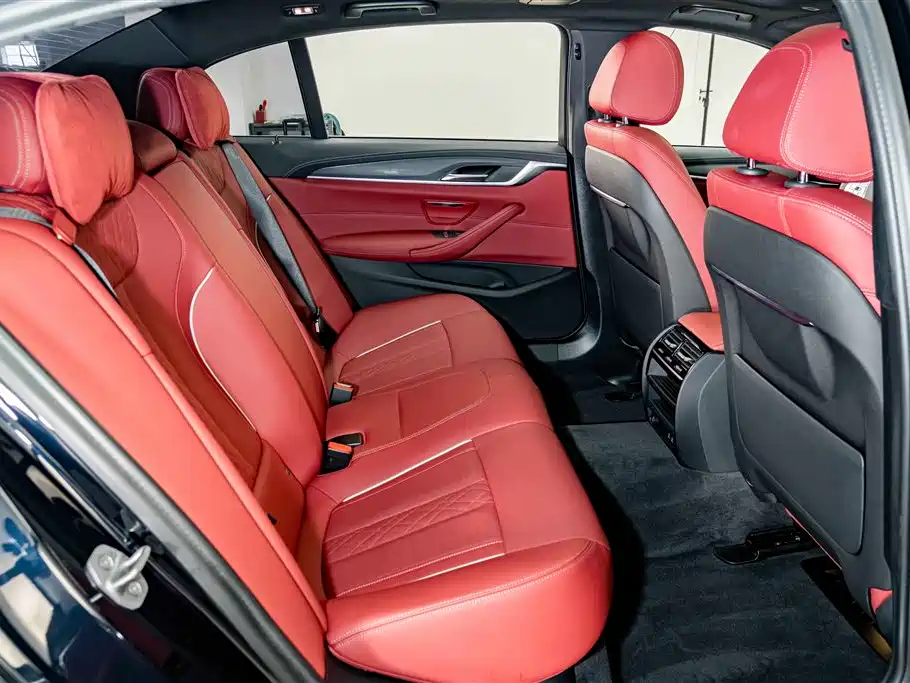 BMW 5 Series — миниатюра 19