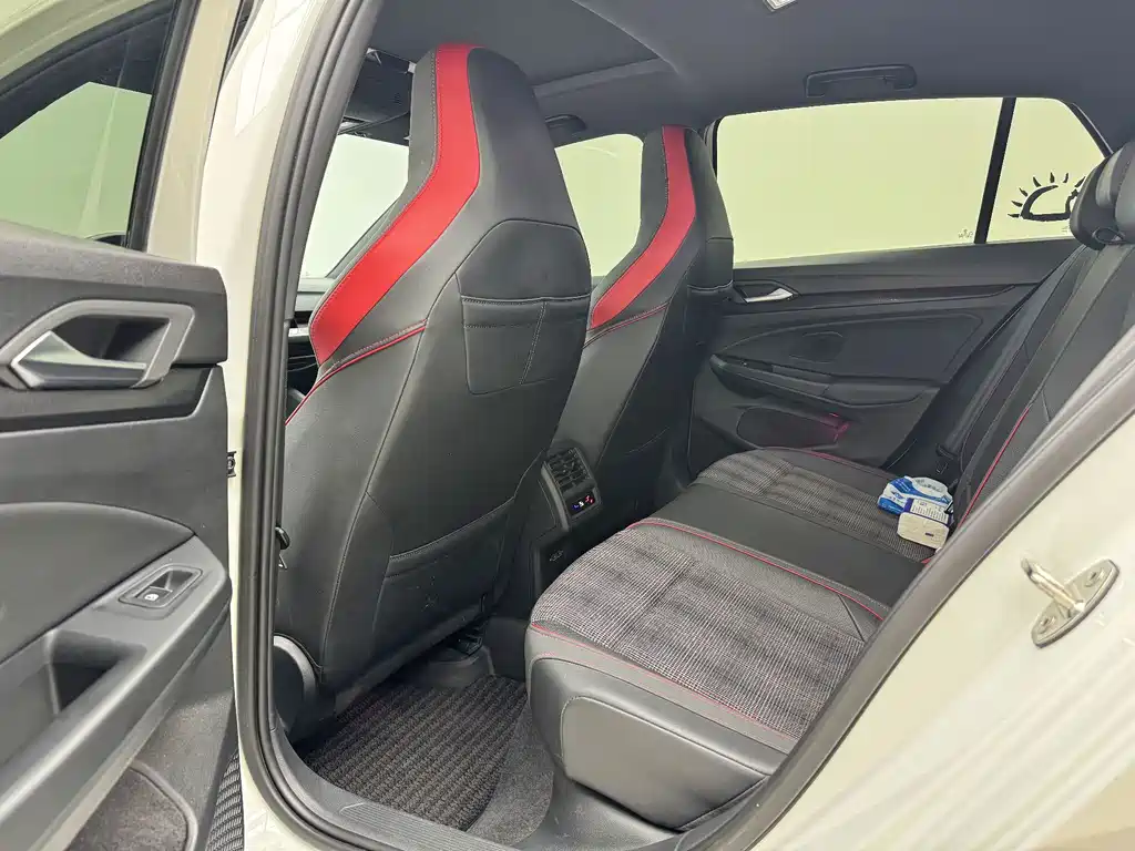 Volkswagen Golf GTI — миниатюра 12