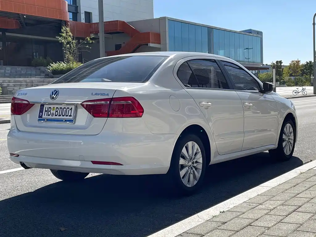 Volkswagen Lavida — миниатюра 5