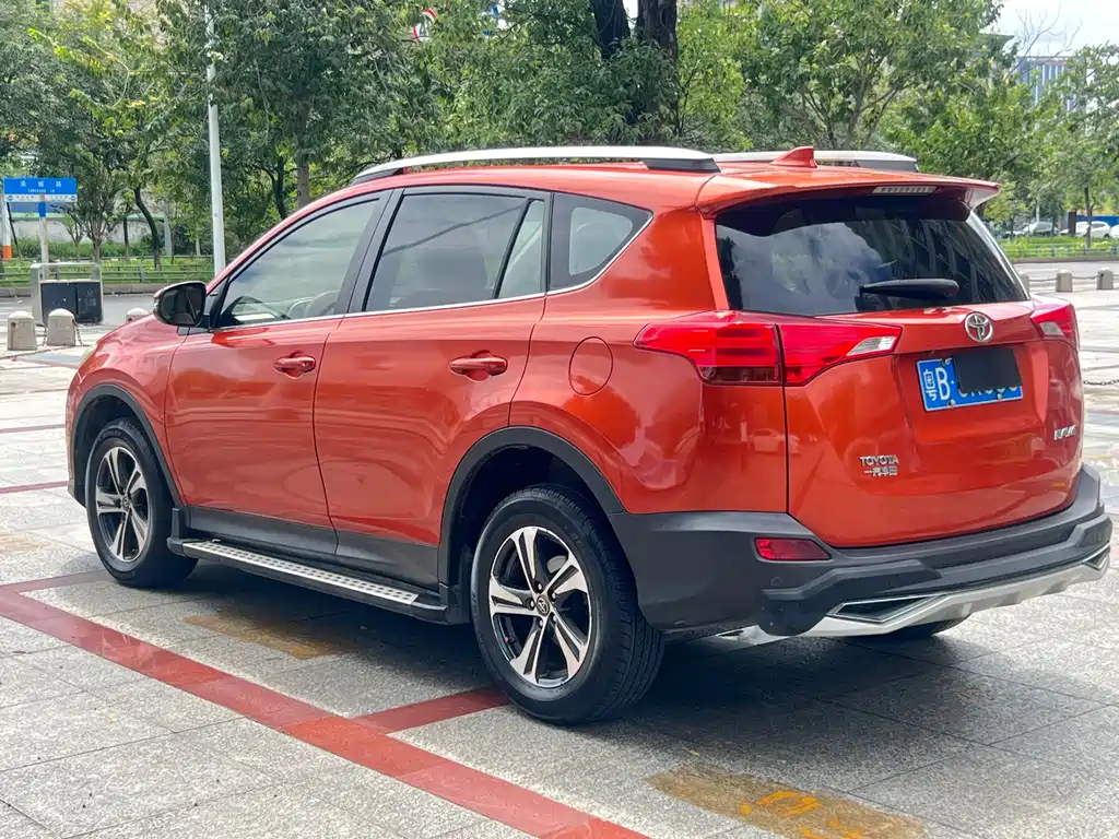 Toyota RAV4 — миниатюра 6