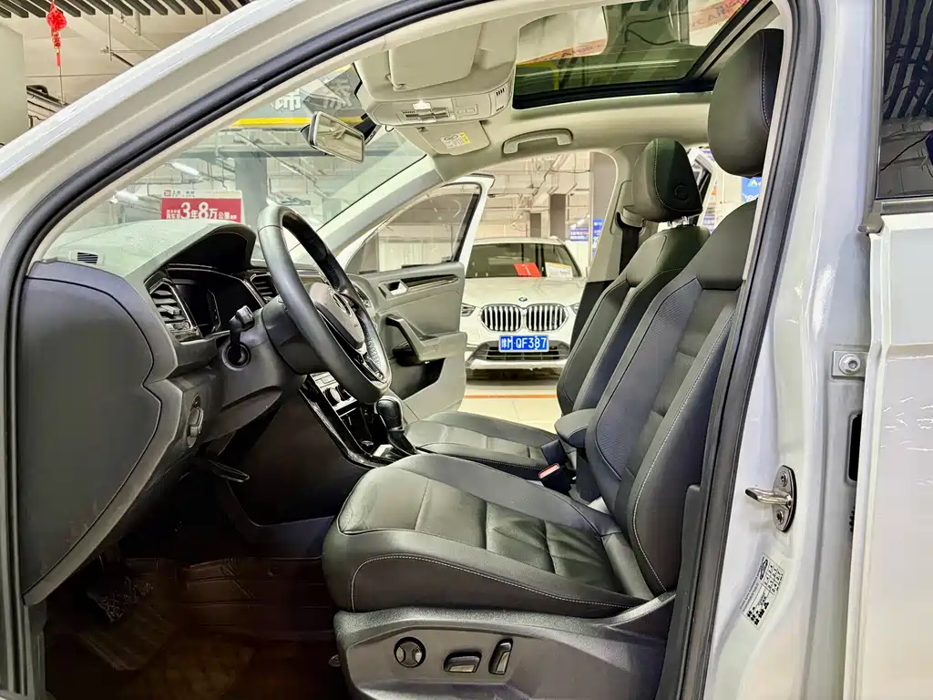 VOLKSWAGEN T ROC EXPLORING SONGS