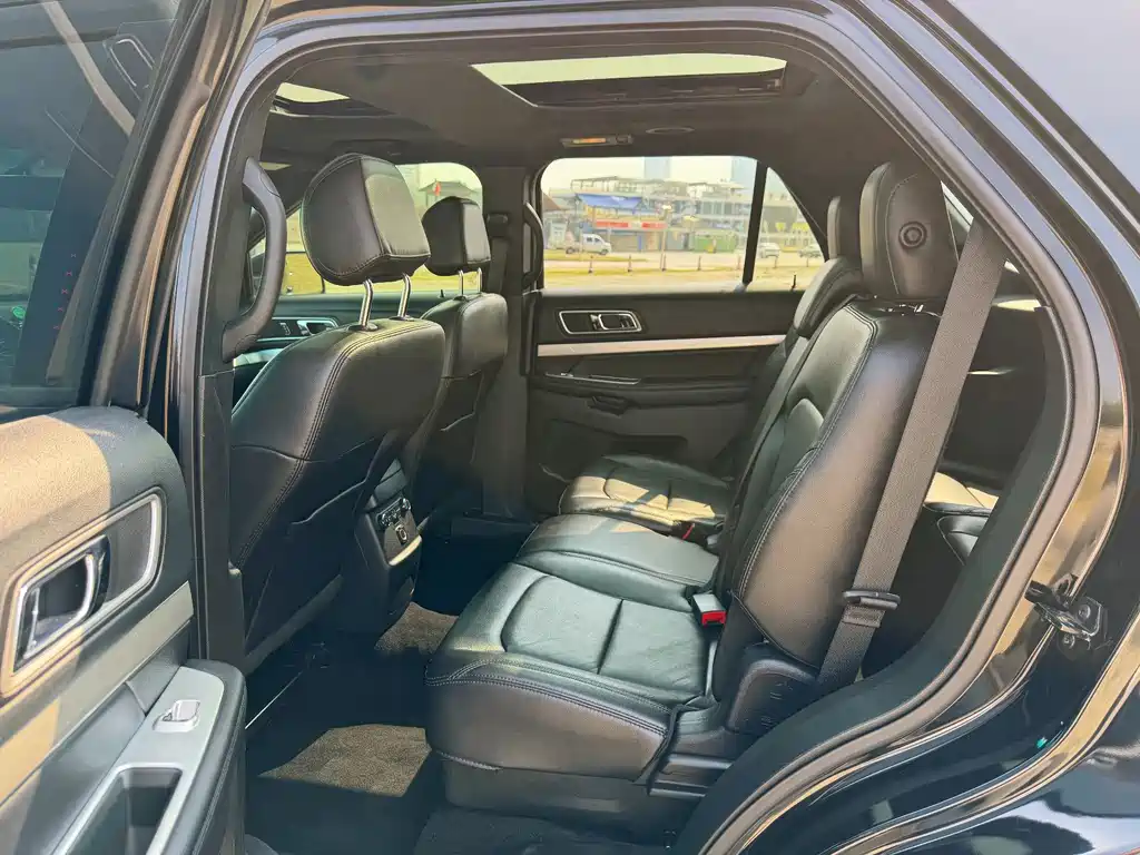 Ford Explorer (Import) — миниатюра 13