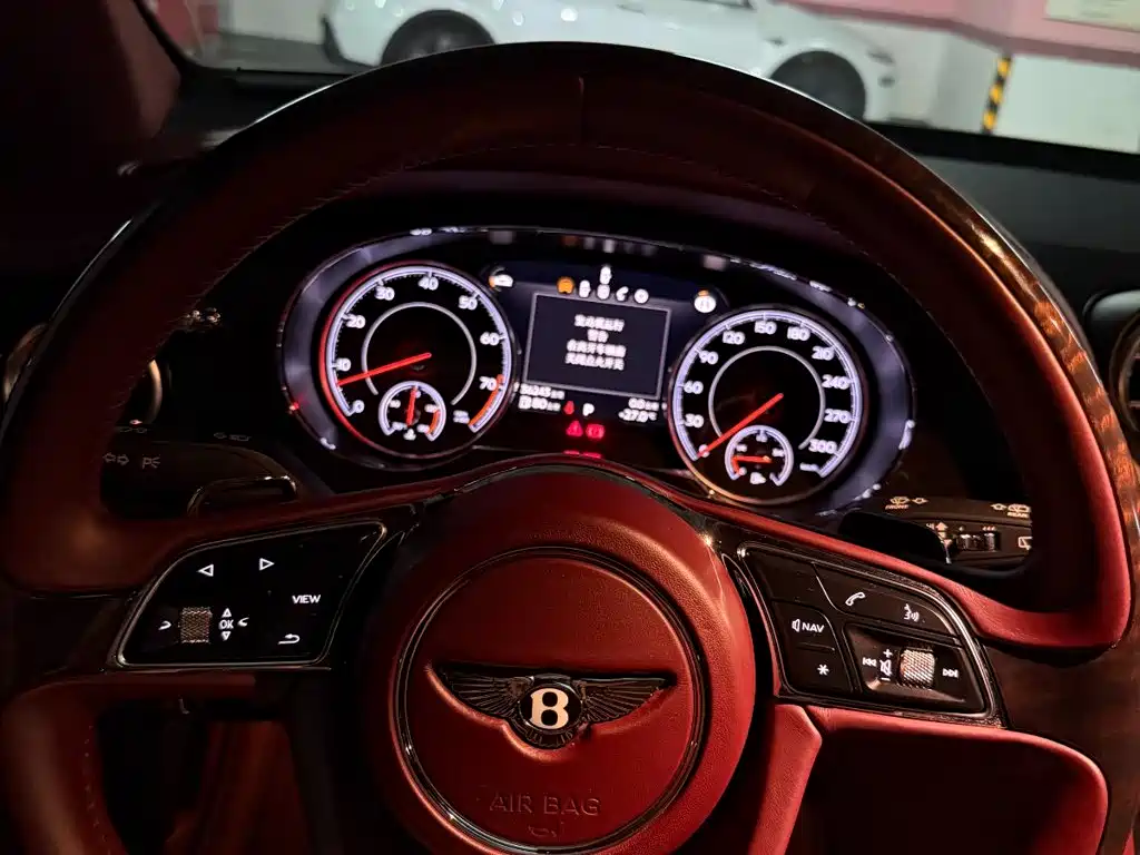 Bentley Bentayga — миниатюра 7