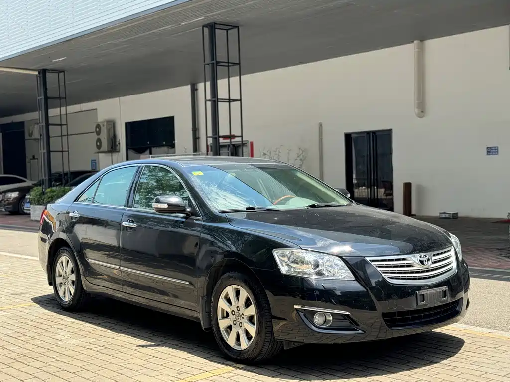 Toyota Camry — миниатюра 3