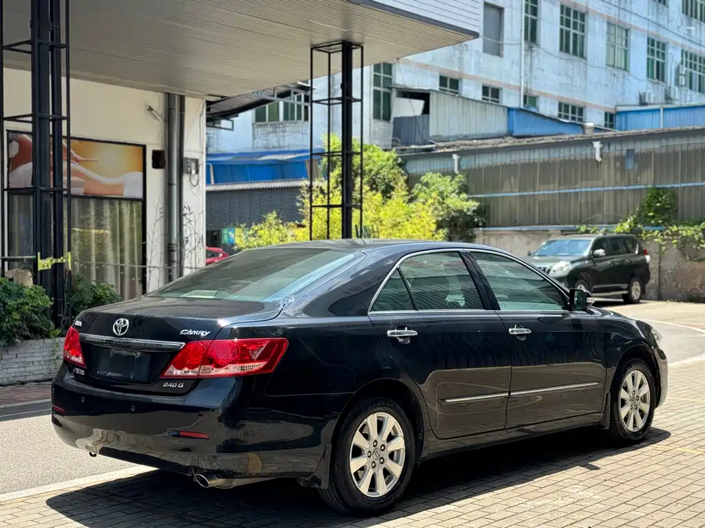 Toyota Camry — миниатюра 13