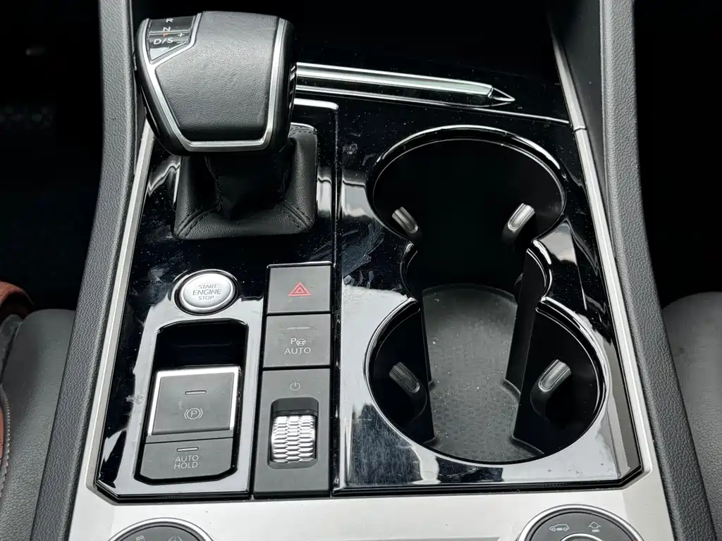 Volkswagen Touareg — миниатюра 11