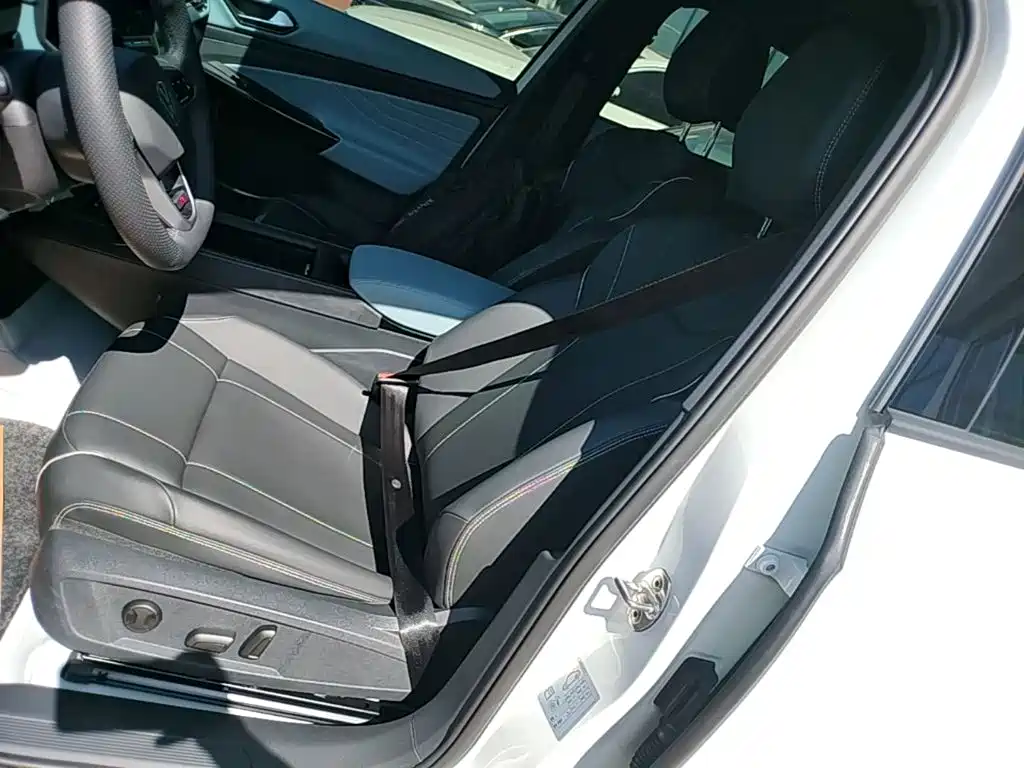 Volkswagen ID.4 X — миниатюра 15