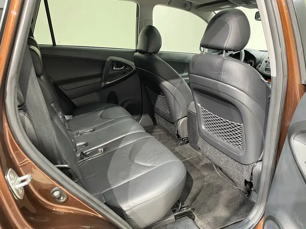 Toyota RAV4 — миниатюра 20