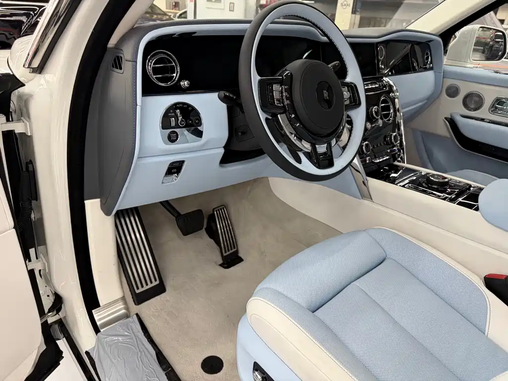 Rolls-Royce Cullinan — миниатюра 12