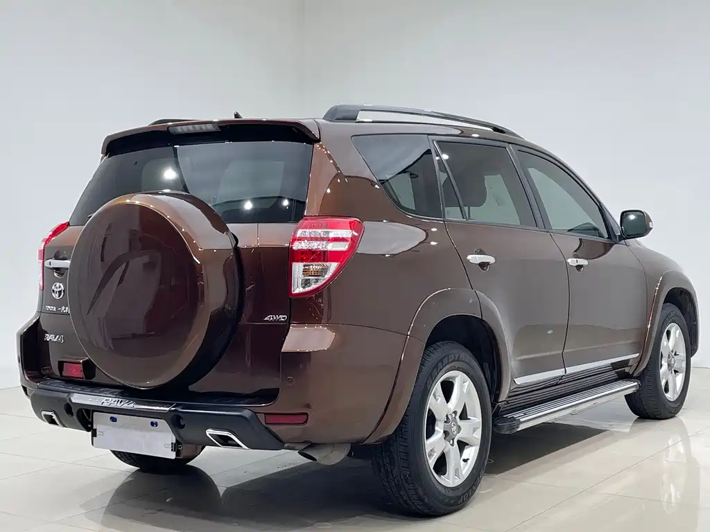 Toyota RAV4 — миниатюра 6