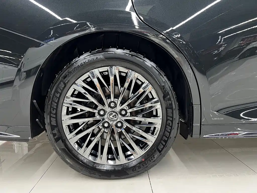 Lexus LM — миниатюра 27