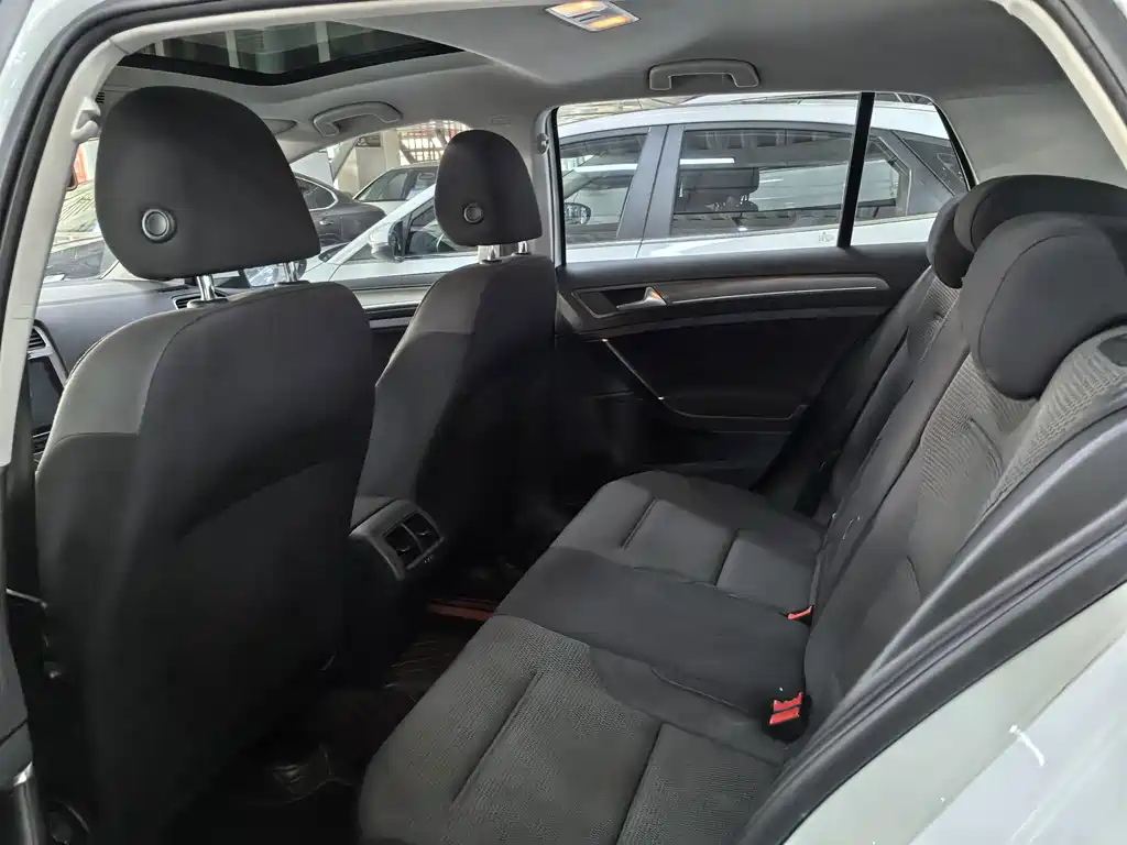 Volkswagen Golf — миниатюра 9