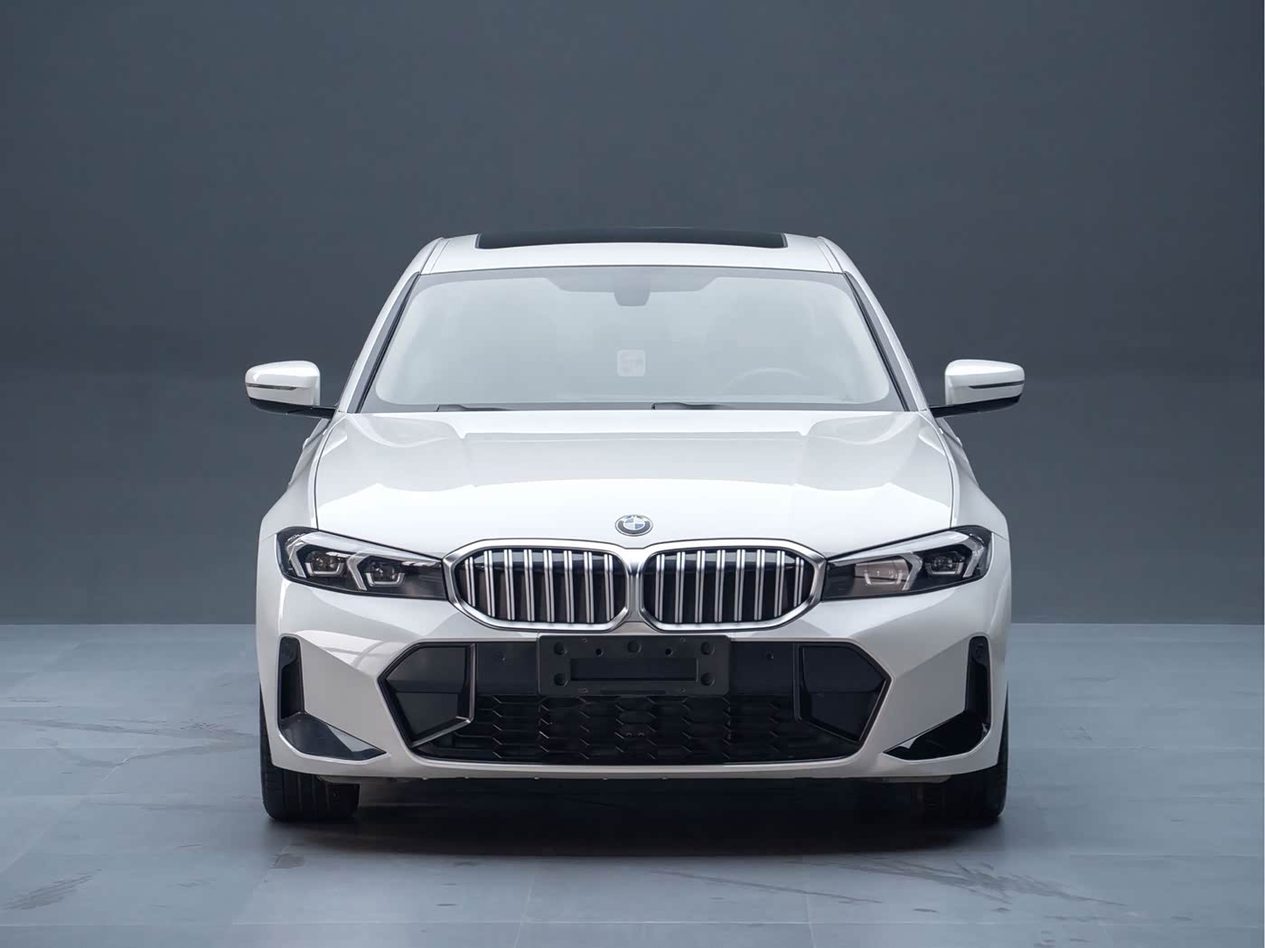 BMW 3 Series 2.0 л 2023 г. Белый, пробег 41000 км