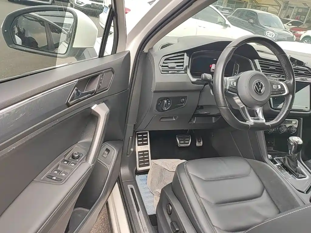 Volkswagen Tiguan L — миниатюра 16