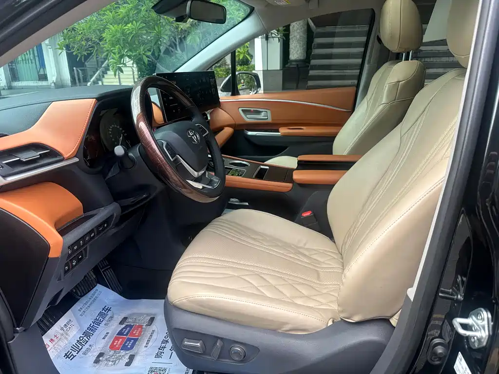 Toyota Granvia — миниатюра 5