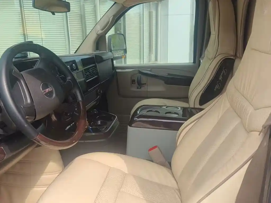 GMC Savana — миниатюра 7