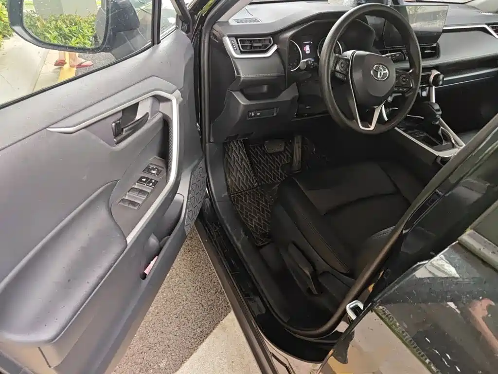Toyota RAV4 — миниатюра 17
