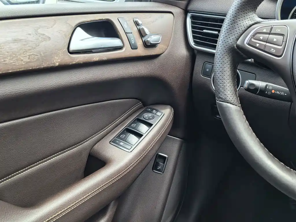 Mercedes-Benz GLE (Import) — миниатюра 12
