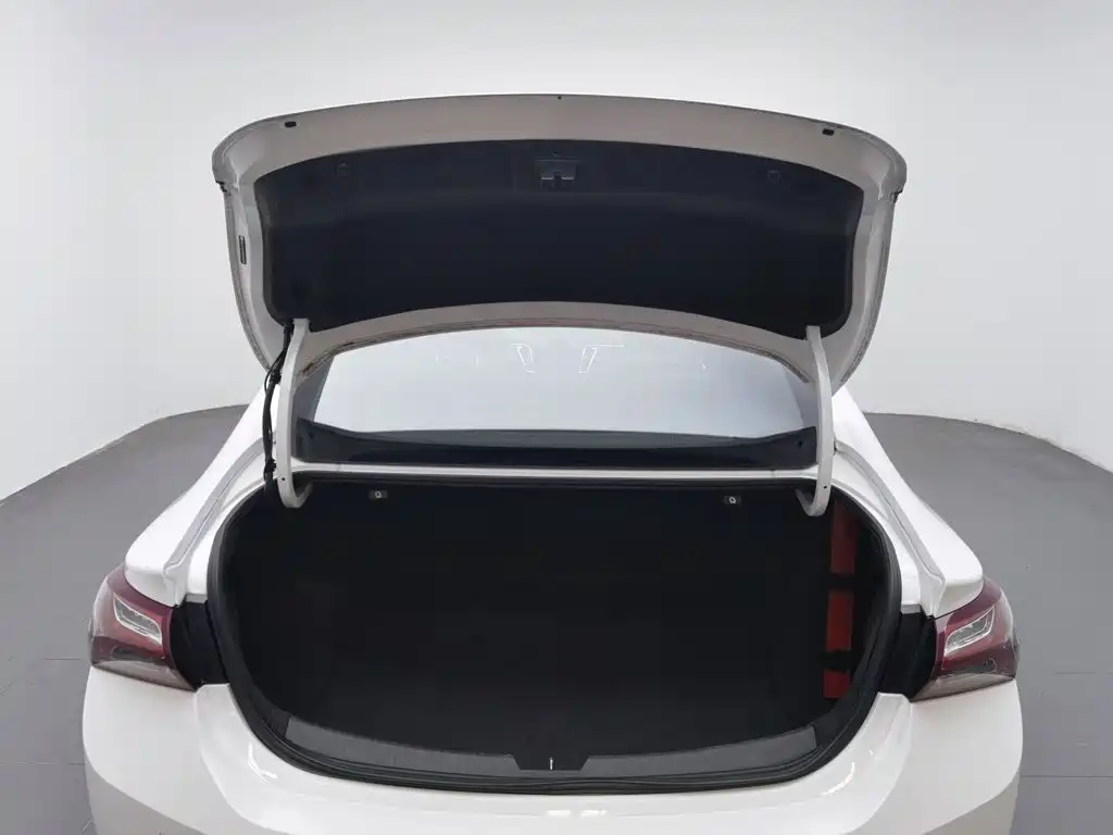 Chevrolet Malibu XL — миниатюра 16