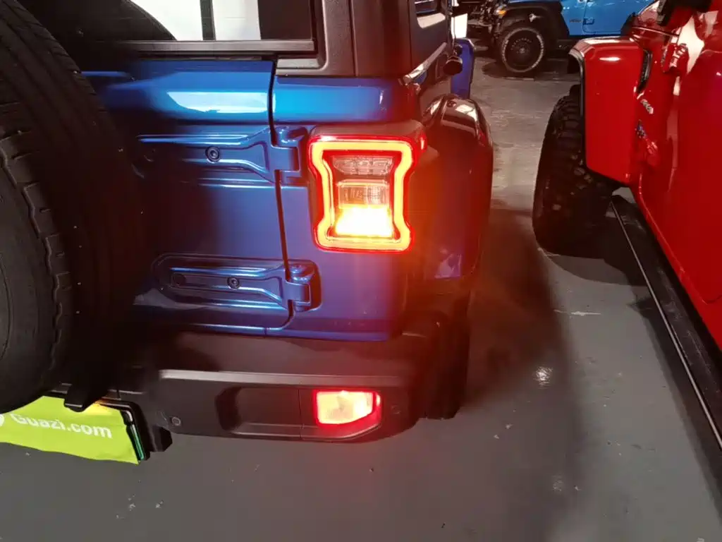 Jeep Wrangler PHEV — миниатюра 8