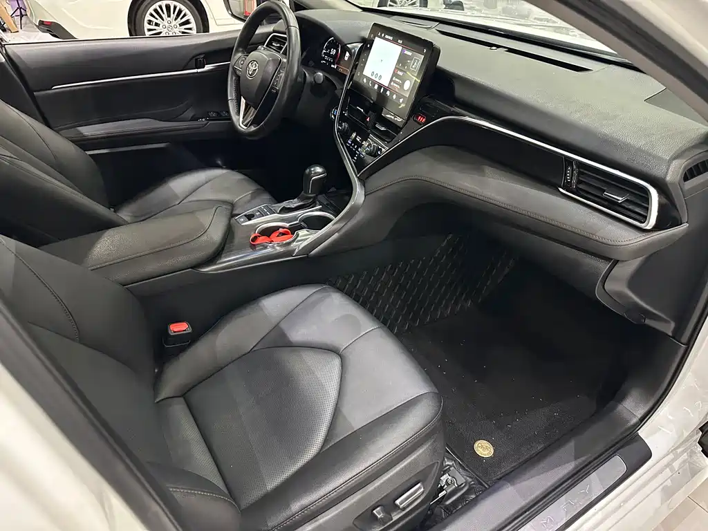 Toyota Camry — миниатюра 11
