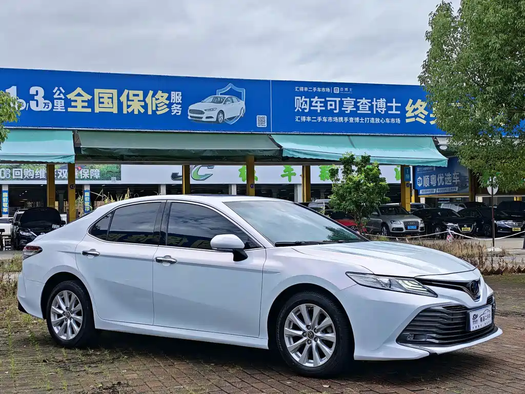 Toyota Camry — миниатюра 3