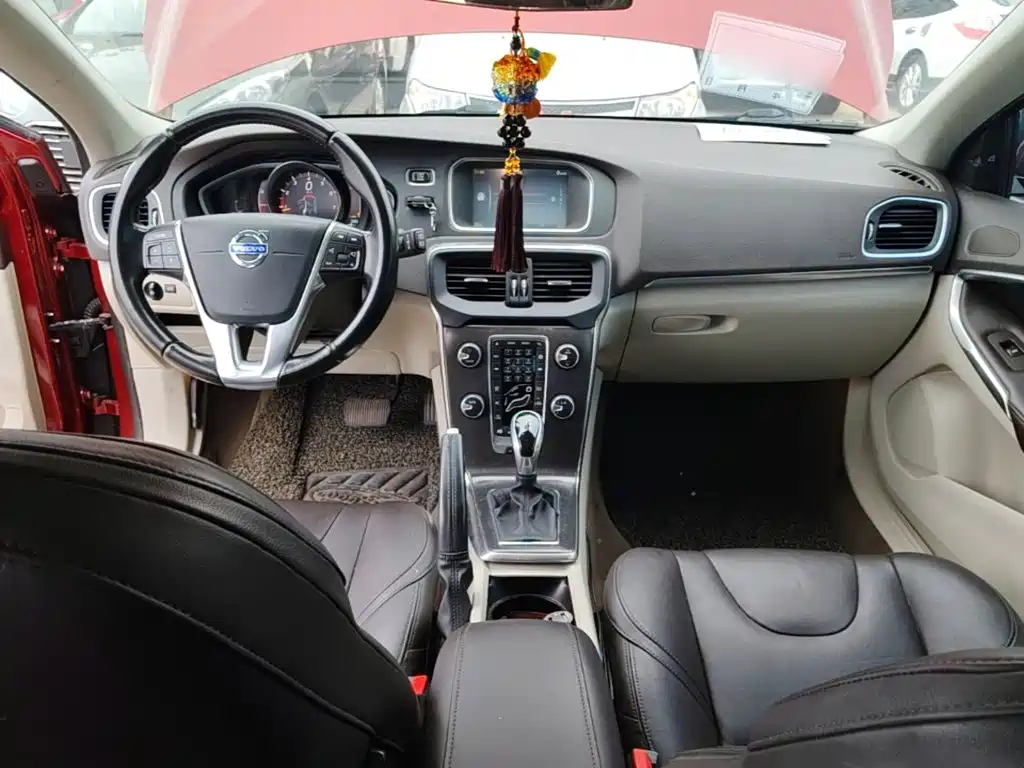 Volvo V40 — миниатюра 10