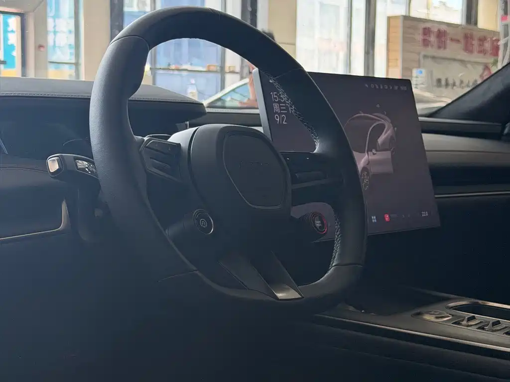 Xiaomi SU7 — миниатюра 4