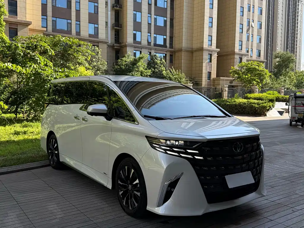 Toyota Alphard — миниатюра 4