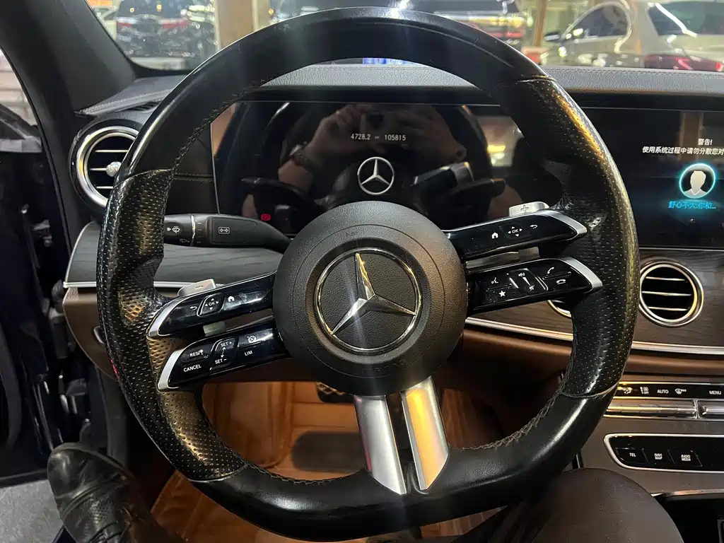 Mercedes-Benz E-Class — миниатюра 13