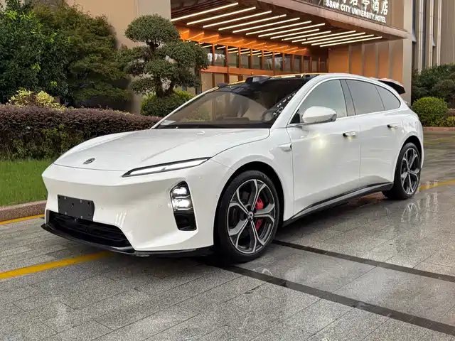 2025 Nio ET5